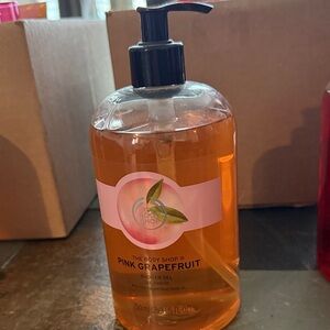 The Body Shop Pink Grapefruit Shower Gel - Vibrant Orange